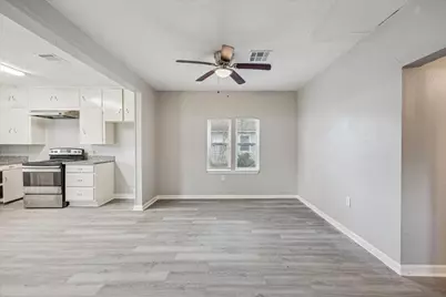 710 E Magnolia Street, Angleton, TX 77515 - Photo 4