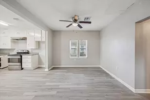 710 E Magnolia St, Angleton, TX 77515 - Photo 4