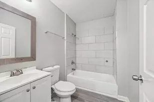 710 E Magnolia St, Angleton, TX 77515 - Photo 8