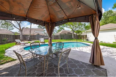 1407 W Castlewood Avenue, Friendswood, TX 77546 - Photo 36