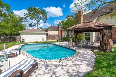 1407 W Castlewood Avenue, Friendswood, TX 77546 - Photo 40