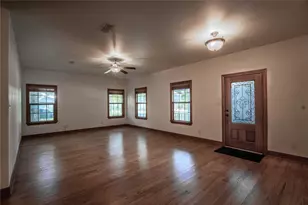 109 W Market St, Fayetteville, TX 78940 - Photo 6