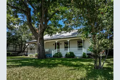 109 W Market Street, Fayetteville, TX 78940 - Photo 4