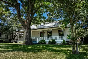 109 W Market St, Fayetteville, TX 78940 - Photo 4