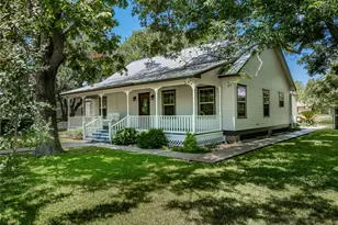 109 W Market St, Fayetteville, TX 78940 - Photo 1
