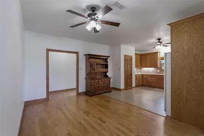 109 W Market Street, Fayetteville, TX 78940 - Photo 10