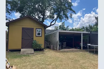 102 Avenue A, Willis, TX 77378 - Photo 4