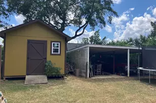 102 Avenue A, Willis, TX 77378 - Photo 4