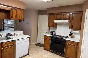 108 Meadow Dr, Bellville, TX 77418 - Photo 2