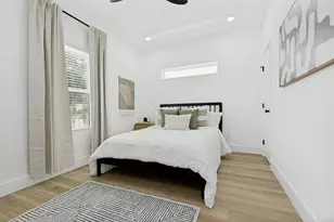 801 E 32nd 1/2 St, Houston, TX 77022 - Photo 18