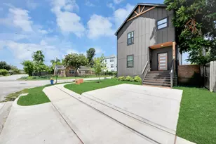801 E 32nd 1/2 St, Houston, TX 77022 - Photo 2