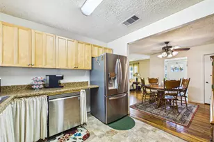 212 Elm St, Lake Jackson, TX 77566 - Photo 14