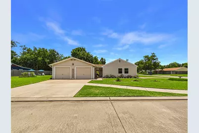 212 Elm Street, Lake Jackson, TX 77566 - Photo 2