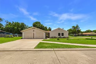 212 Elm St, Lake Jackson, TX 77566 - Photo 2