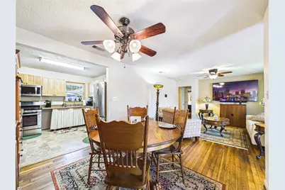 212 Elm Street, Lake Jackson, TX 77566 - Photo 4