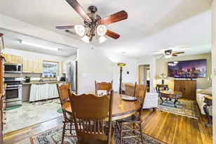 212 Elm St, Lake Jackson, TX 77566 - Photo 4