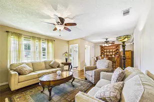 212 Elm St, Lake Jackson, TX 77566 - Photo 4