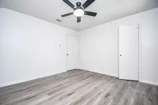 7815 Hummingbird St, Houston, TX 77071 - Photo 16
