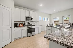 214 Water Grass Trl, Clute, TX 77531 - Photo 10