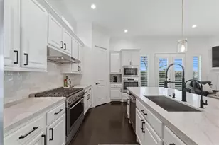 8213 Cabernet Ln, Houston, TX 77055 - Photo 6