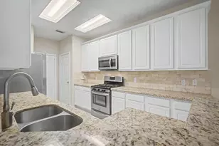 190 W Stedhill Loop, The Woodlands, TX 77384 - Photo 8