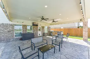 9719 Wincrest Dr, Mont Belvieu, TX 77523 - Photo 34