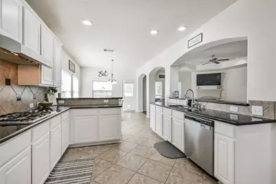 9719 Wincrest Drive, Mont Belvieu, TX 77523 - Photo 12