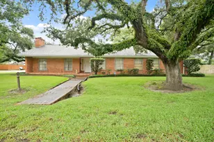 303 S Jackson St, Alvin, TX 77511 - Photo 2