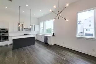 9 N St Charles St, Houston, TX 77003 - Photo 12