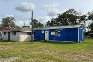 908 Main St, Anahuac, TX 77514 - Photo 1
