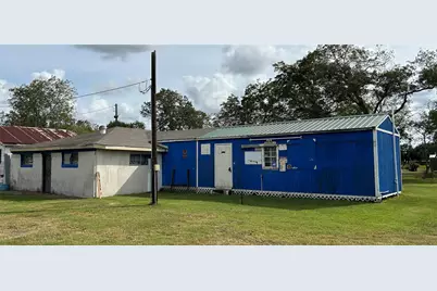 908 Main Street, Anahuac, TX 77514 - Photo 2