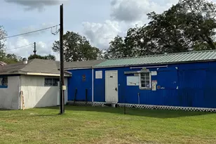 908 Main St, Anahuac, TX 77514 - Photo 2