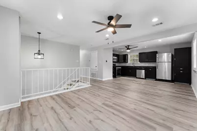 2 Ground Brier Court, The Woodlands, TX 77381 - Photo 4