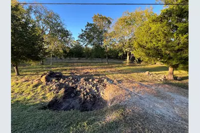 138 W Shreck Avenue, Baytown, TX 77520 - Photo 1