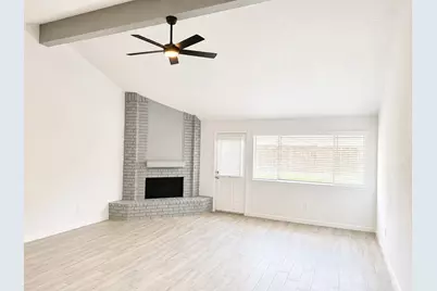 2170 Pilgrims Point Dr, Friendswood, TX 77546 - Photo 2