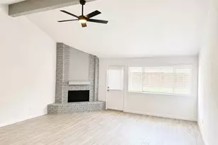 2170 Pilgrims Point Dr, Friendswood, TX 77546 - Photo 2