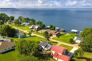 275 Edgewater Dr, Livingston, TX 77351 - Photo 1