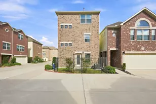 11518 Main Cypress Dr, Houston, TX 77025 - Photo 2