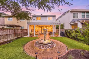 137 White Dr, Bellaire, TX 77401 - Photo 2