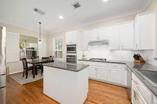 137 White Dr, Bellaire, TX 77401 - Photo 8