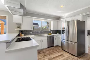 443 E Gaywood Dr, Houston, TX 77079 - Photo 16