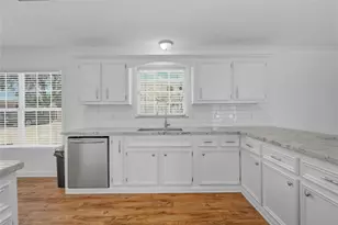 1618 W 10th St, Freeport, TX 77541 - Photo 14