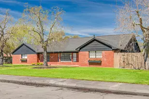 1618 W 10th St, Freeport, TX 77541 - Photo 1