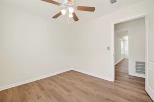 7950 Longridge Dr, Houston, TX 77055 - Photo 44