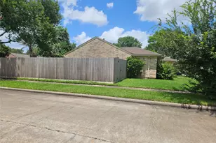 2822 Chimneystone Dr, Sugar Land, TX 77479 - Photo 4