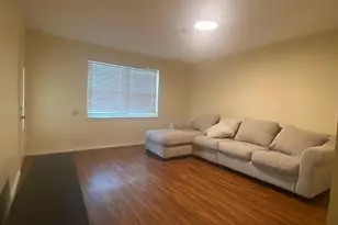 410 Broad Ripple Dr, Houston, TX 77336 - Photo 2