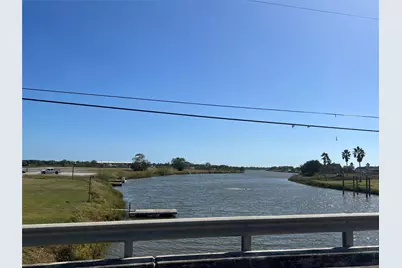 000 Redfish Drive, Hitchcock, TX 77563 - Photo 4