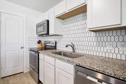 17050 Marie Village Drive, Conroe, TX 77306 - Photo 10