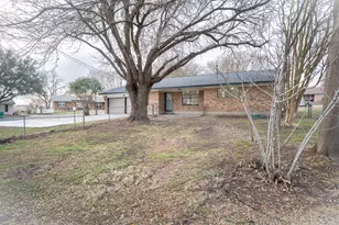 1009 Robinhood, Brenham, TX 77833 - Photo 32
