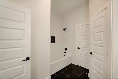811 E 39th Street #B, Houston, TX 77022 - Photo 22